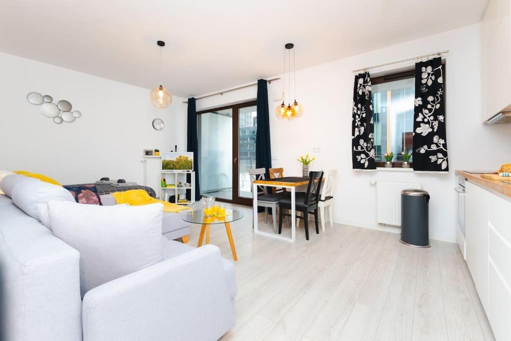 Sempre Warszawa-smart Tv-netflix-amazing Location Warszawa